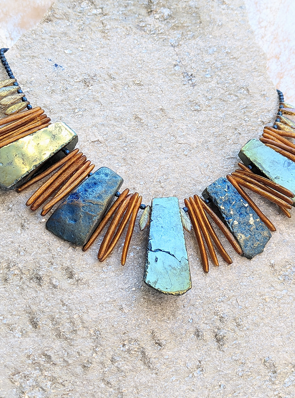 Nefertiti Set 02: Fan necklace for trust / Power to the Queen