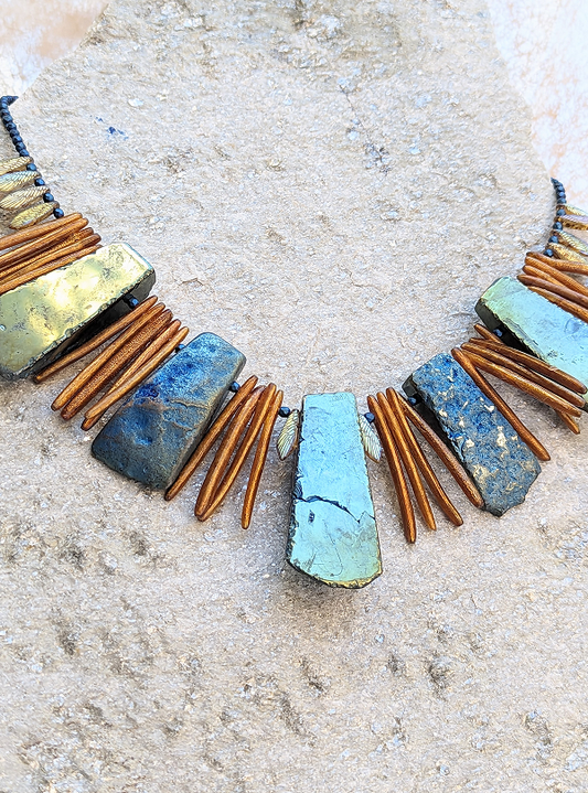 Nefertiti Set 02: Fan necklace for trust / Power to the Queen